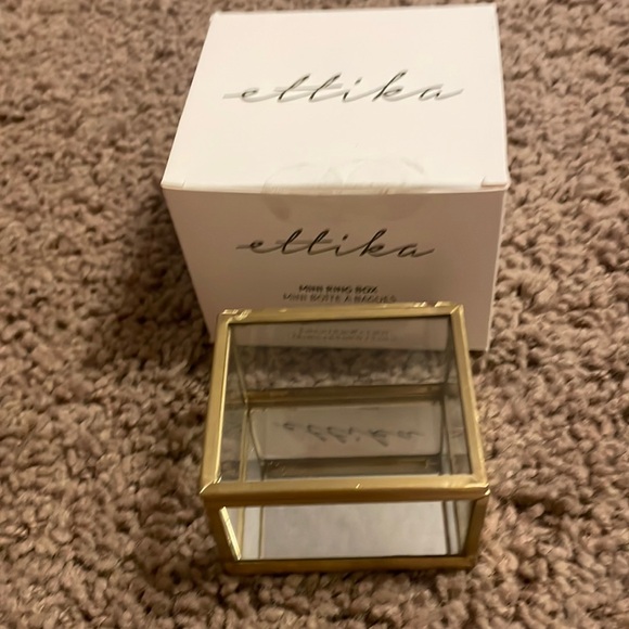 New in Box ettika mini ring box - Picture 1 of 6